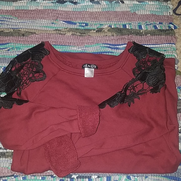 VENUS Sweaters - Sweater VENUS Sweaters - Sweater